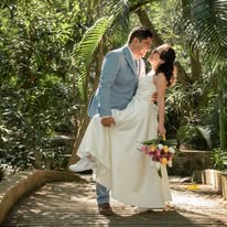 Pareja en escalinata